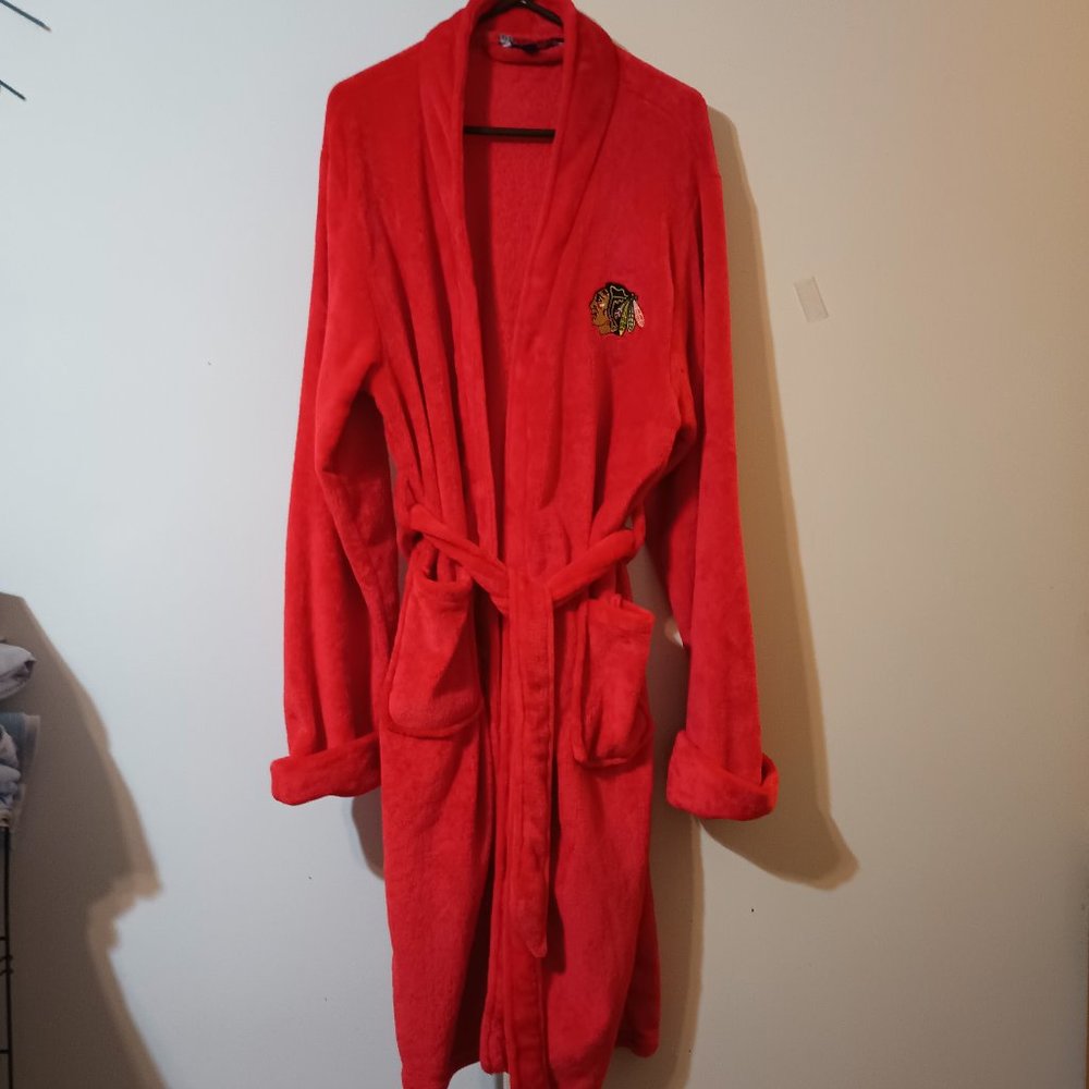COPY - Chicago Blackhawks Unisex-Adult Silk Touch Bath Robe in Red, Size: Large…